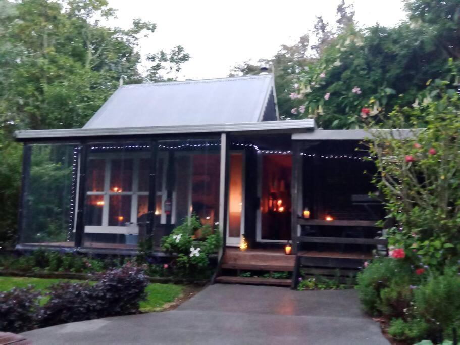 Warm Earth Cottages Aongatete Екстериор снимка