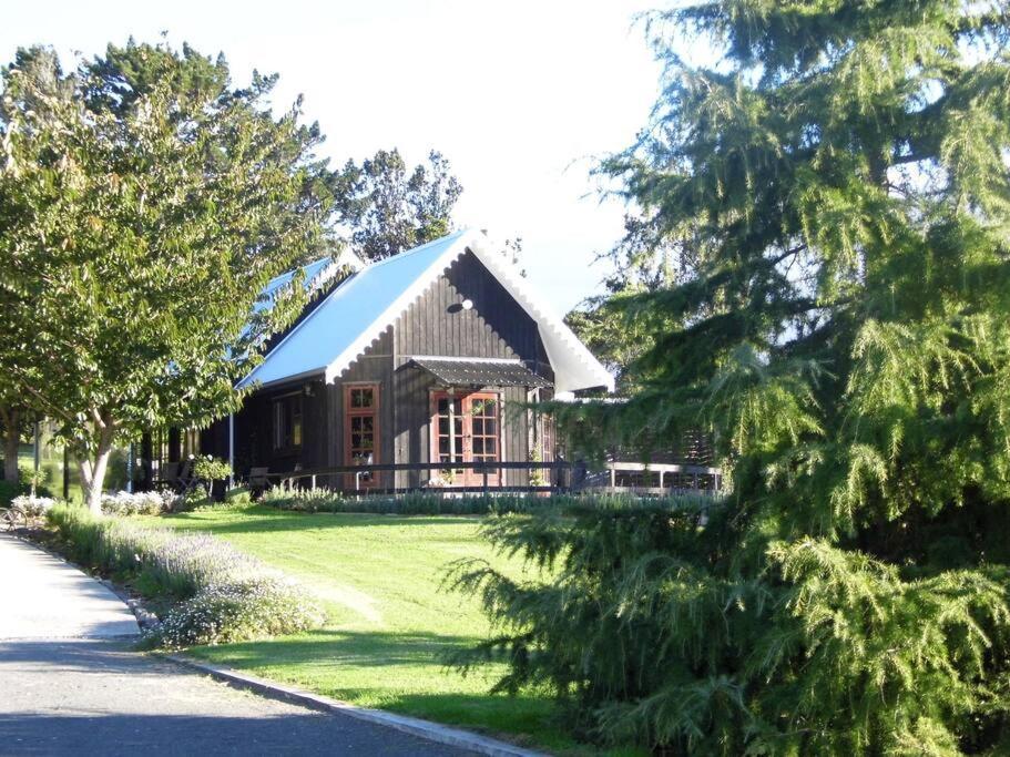 Warm Earth Cottages Aongatete Екстериор снимка